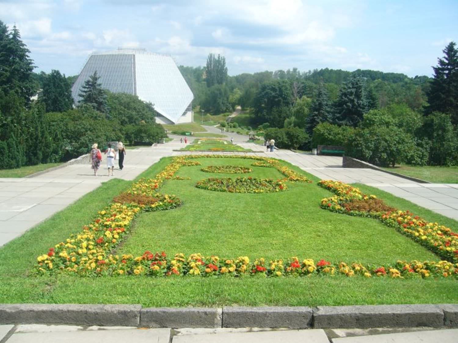 Мирный Киев летом 2010 года. Часть 7. Ландшафты и архитектура Ботанического сада.